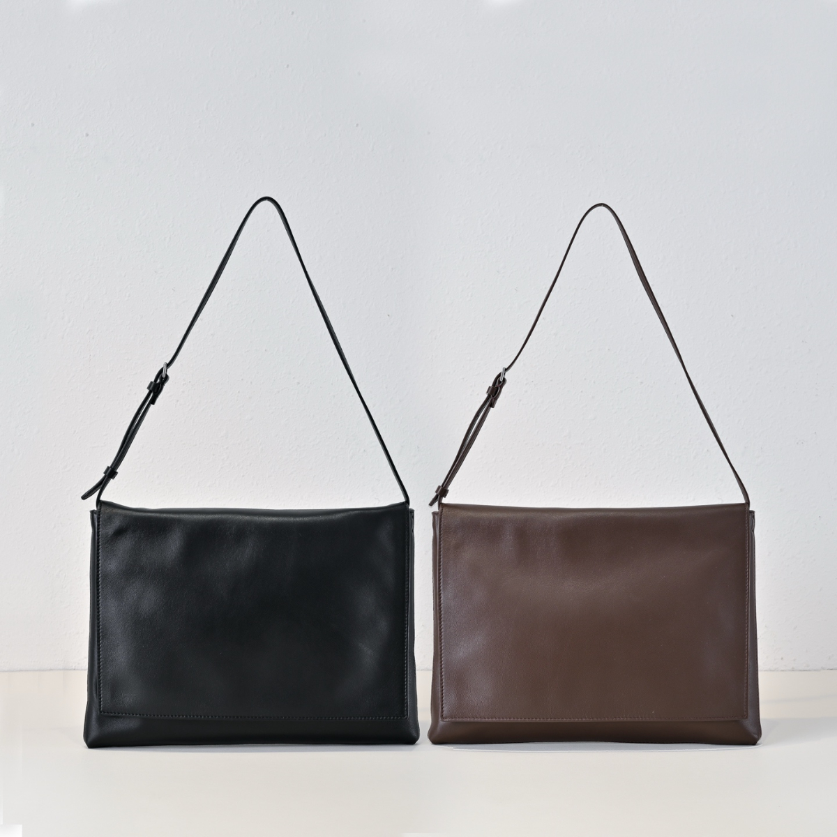 THE ROW 더로우 메신저 가죽숄더백 컴팩트 램스킨 31CM #16240315