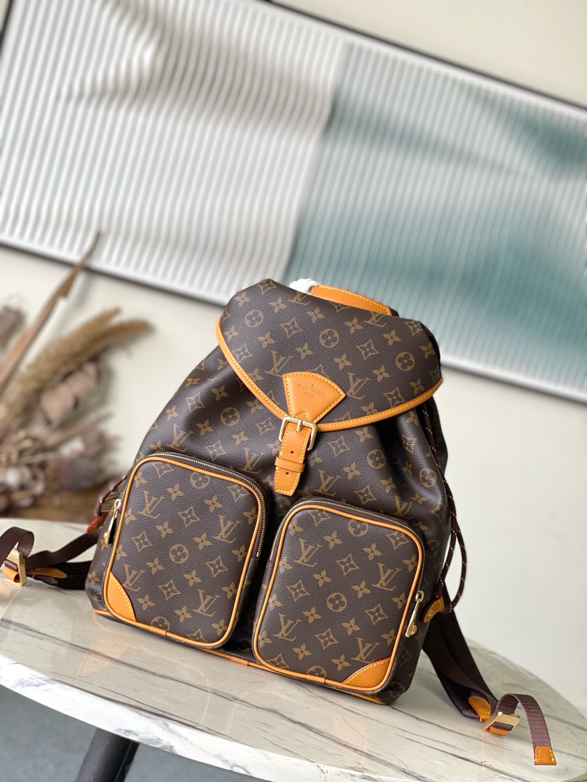 LOUIS VUITTON 루이비통 몽수리 카고 백팩 M14015